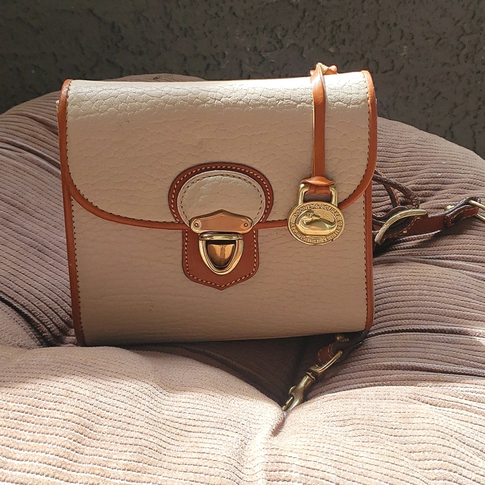 Vintage Dooney and Bourke Crossbody